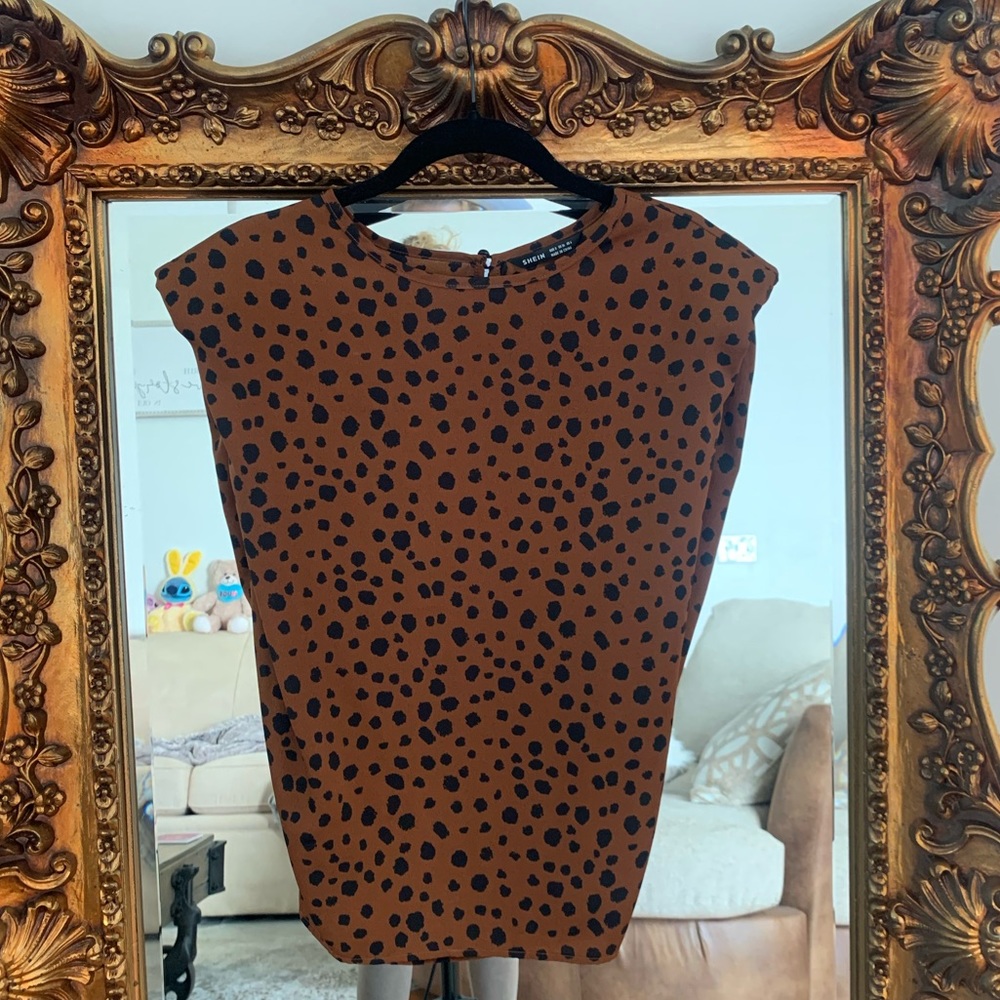 Cheetah print top with shoulder pads